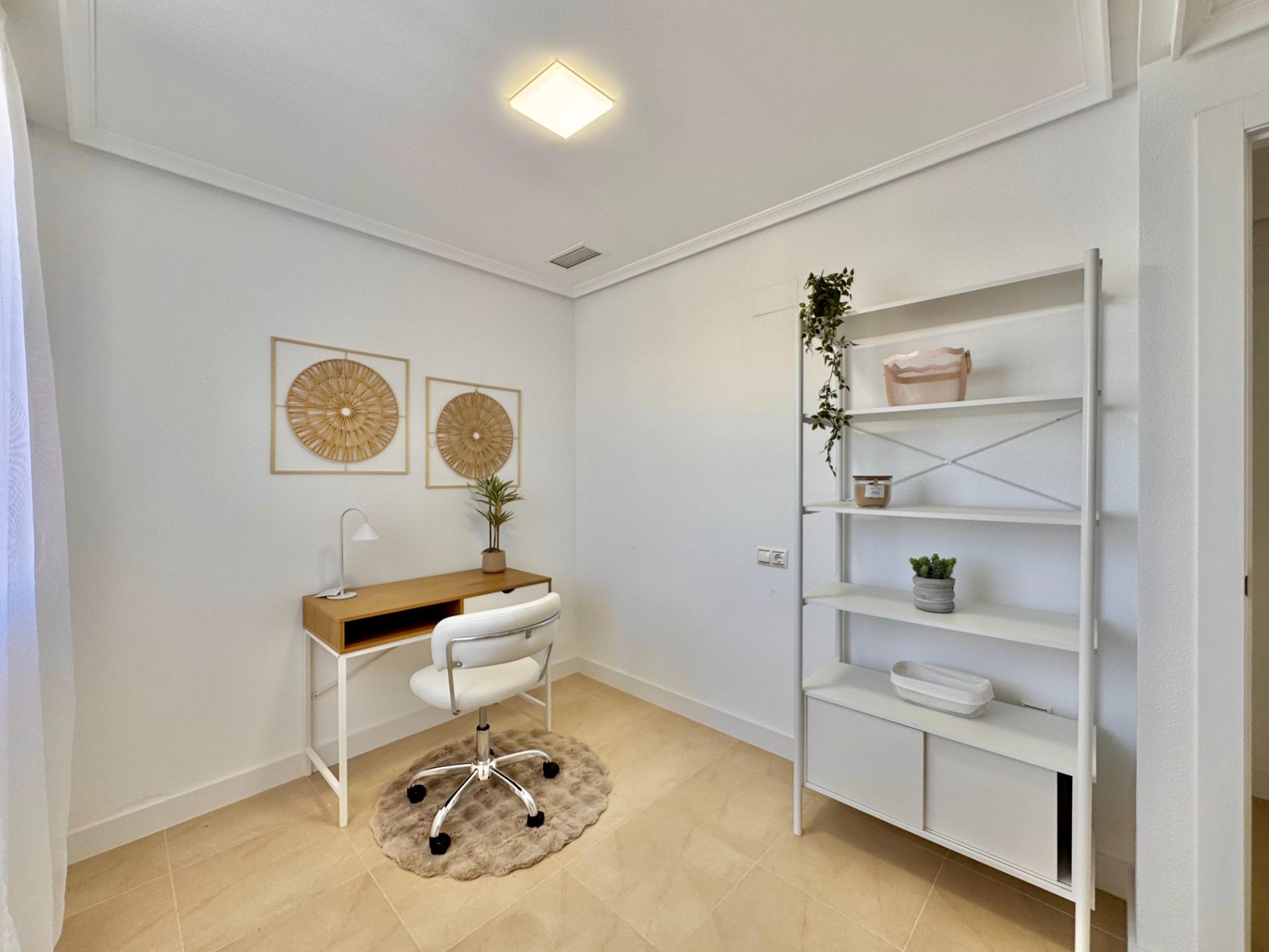 Bedroom in apartment for sale in Torrevieja