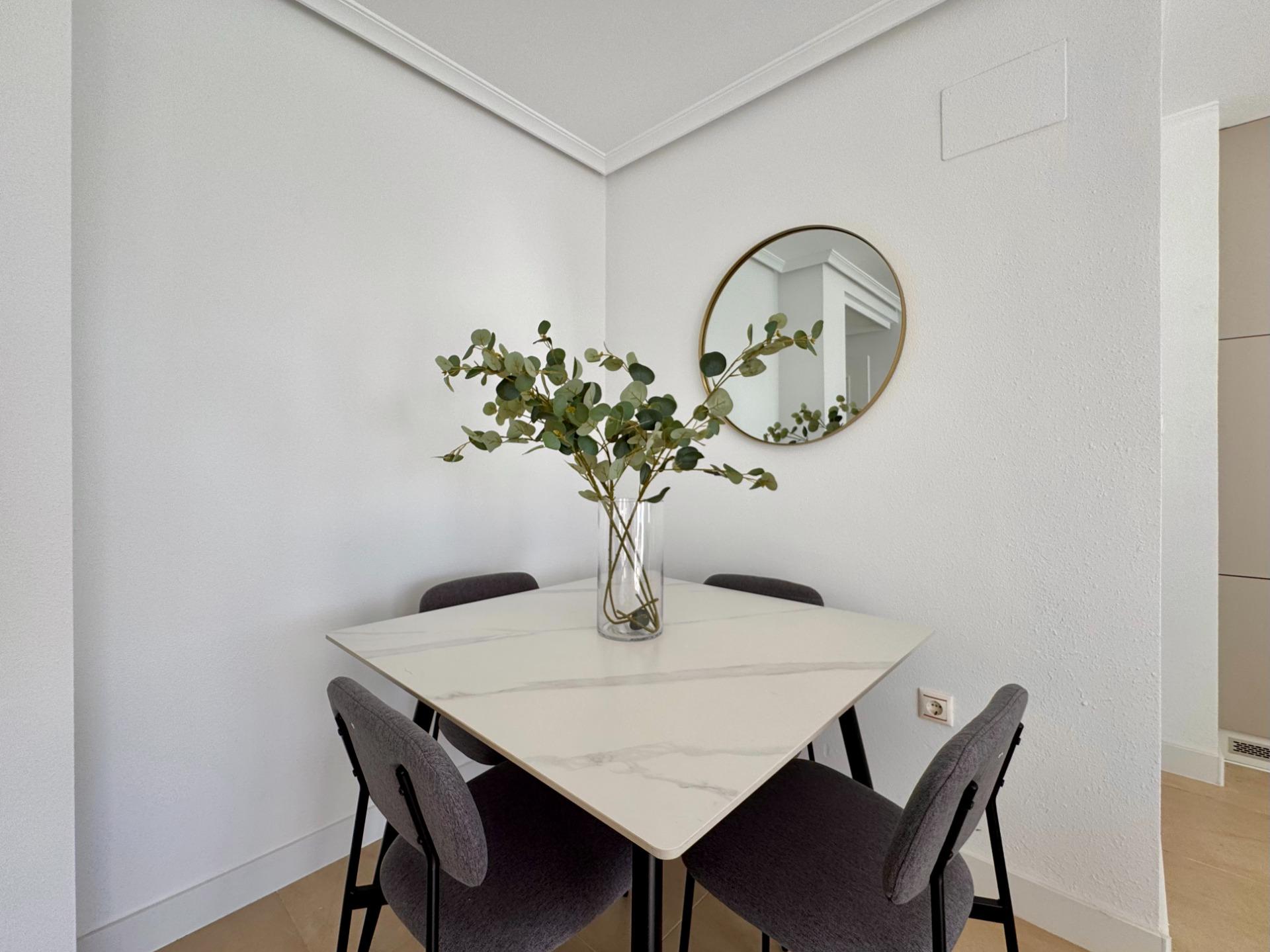 Bedroom in apartment for sale in Torrevieja