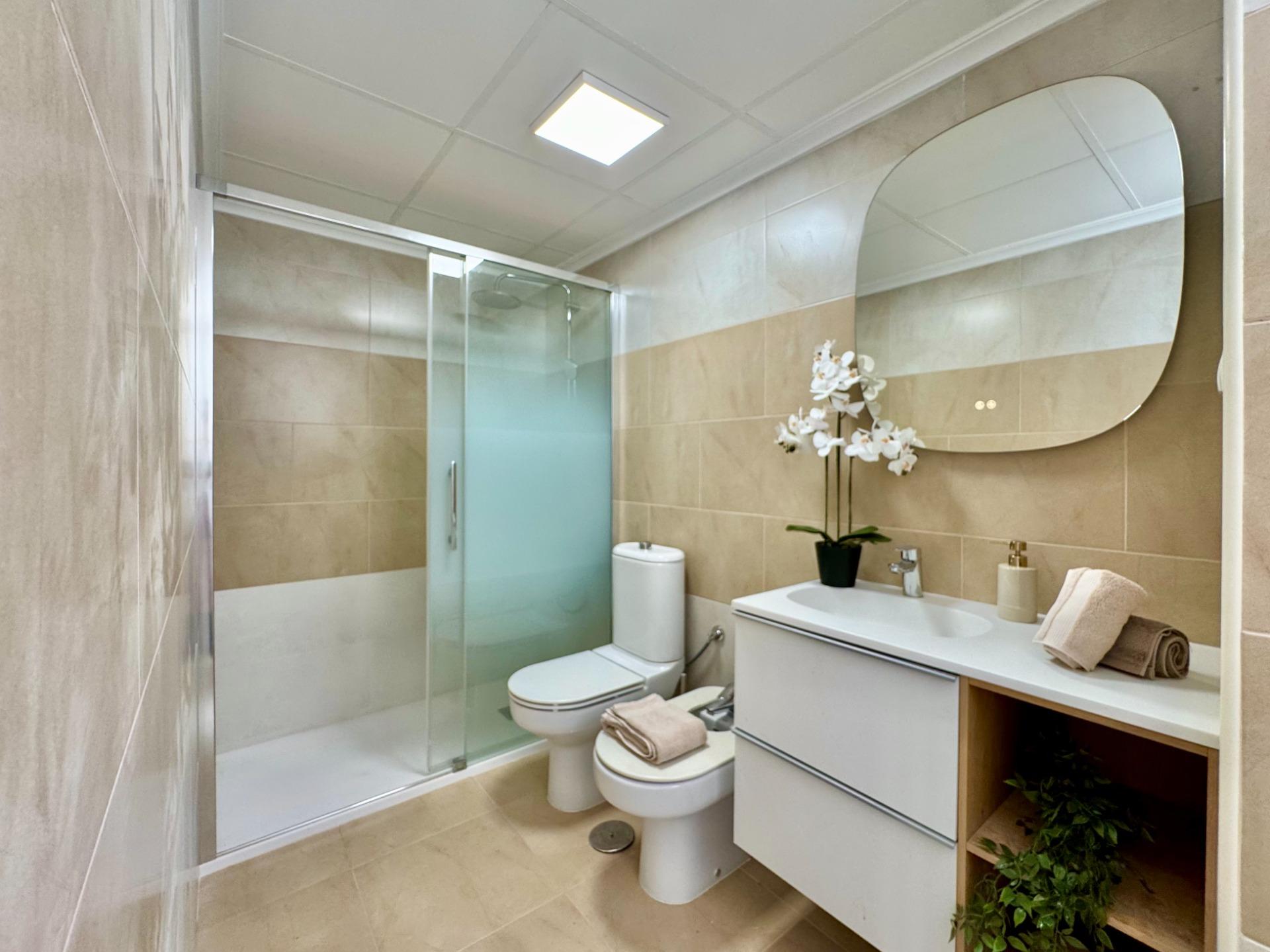 Bedroom in apartment for sale in Torrevieja