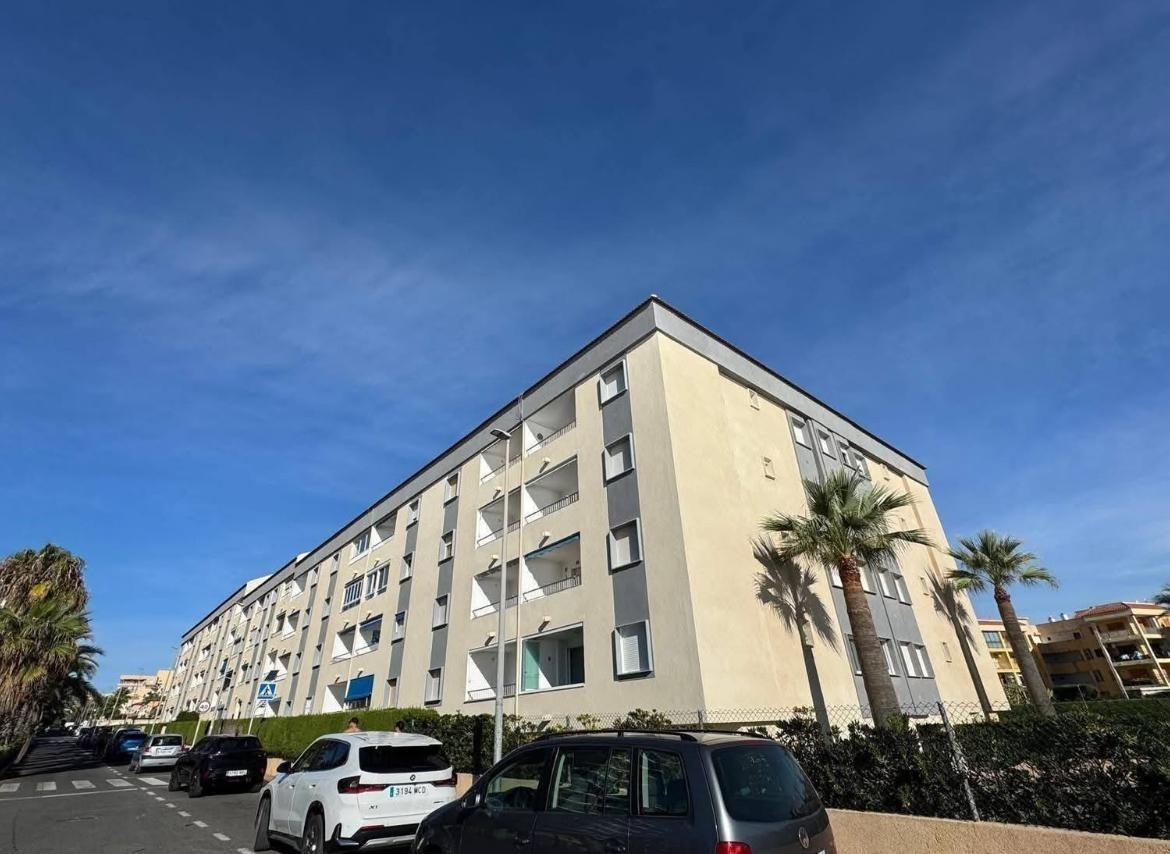 Master bedroom in apartment for sale in Torrevieja