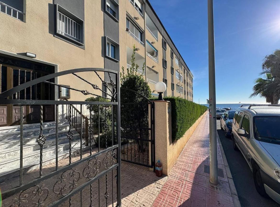 Terrace in apartment for sale in Torrevieja