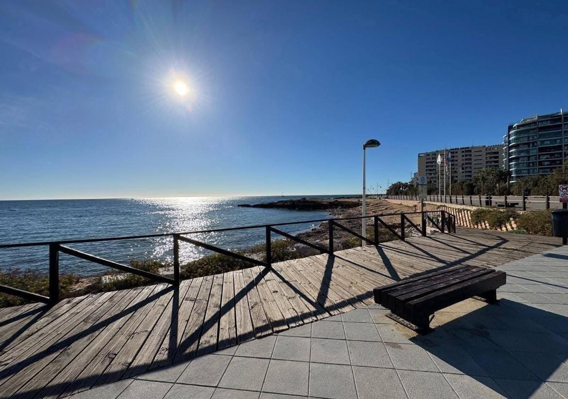Bedroom in apartment for sale in Torrevieja