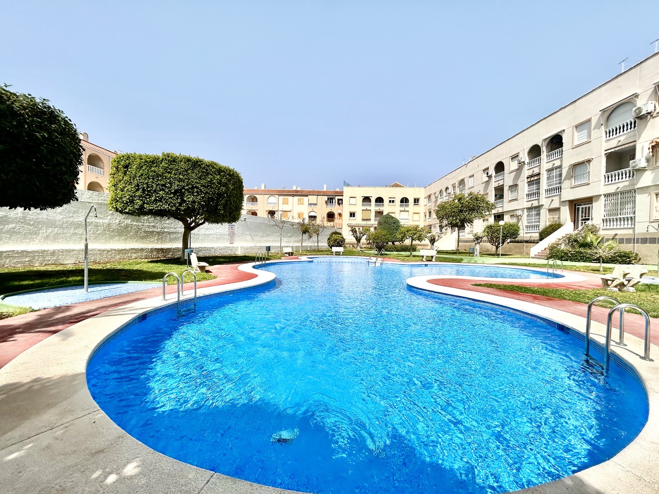 Master bedroom in apartment for sale in Torrevieja