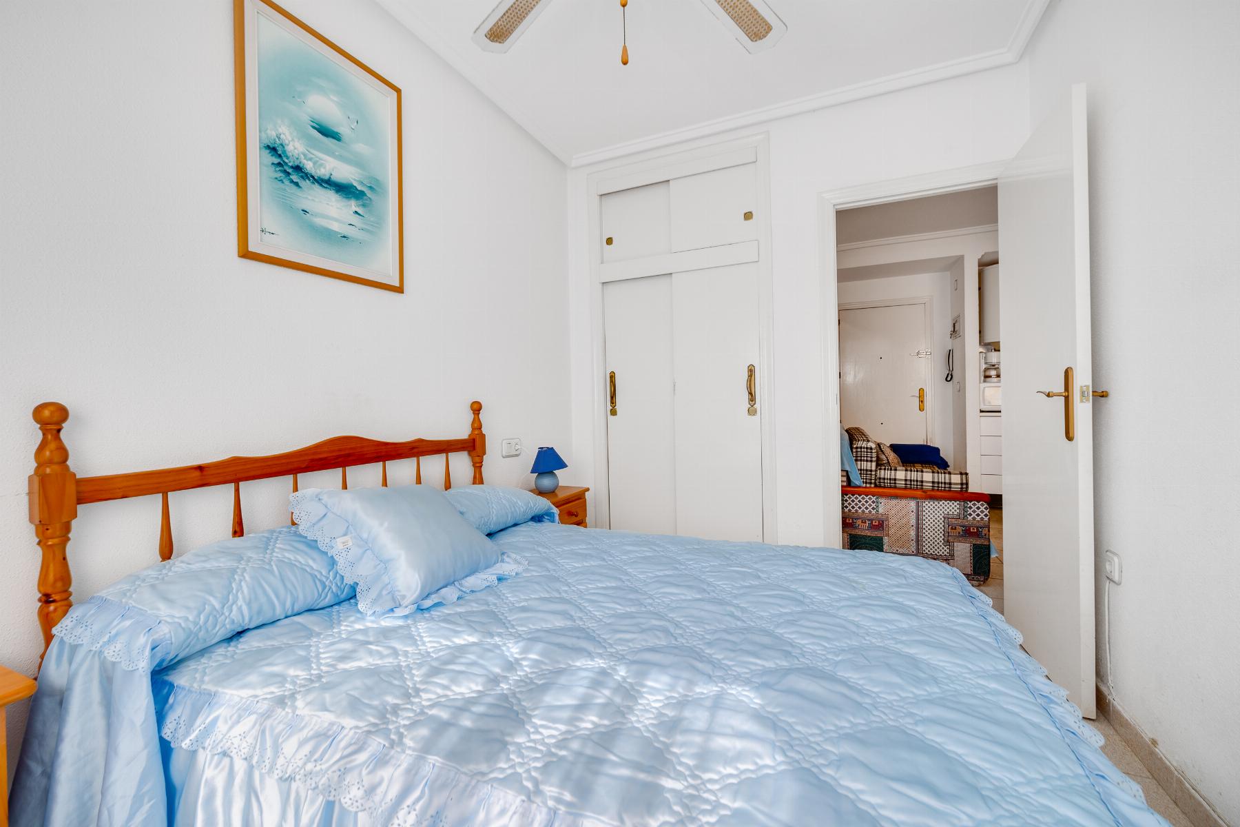 Master bedroom in apartment for sale in Torrevieja