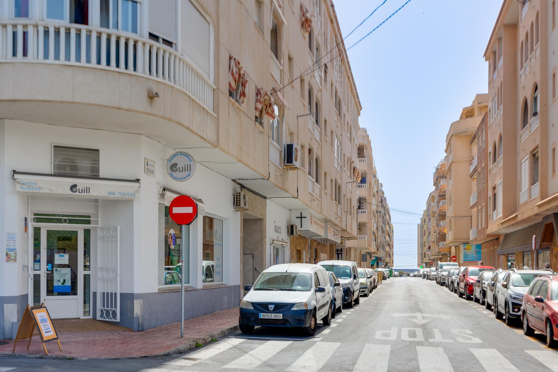 Master bedroom in apartment for sale in Torrevieja