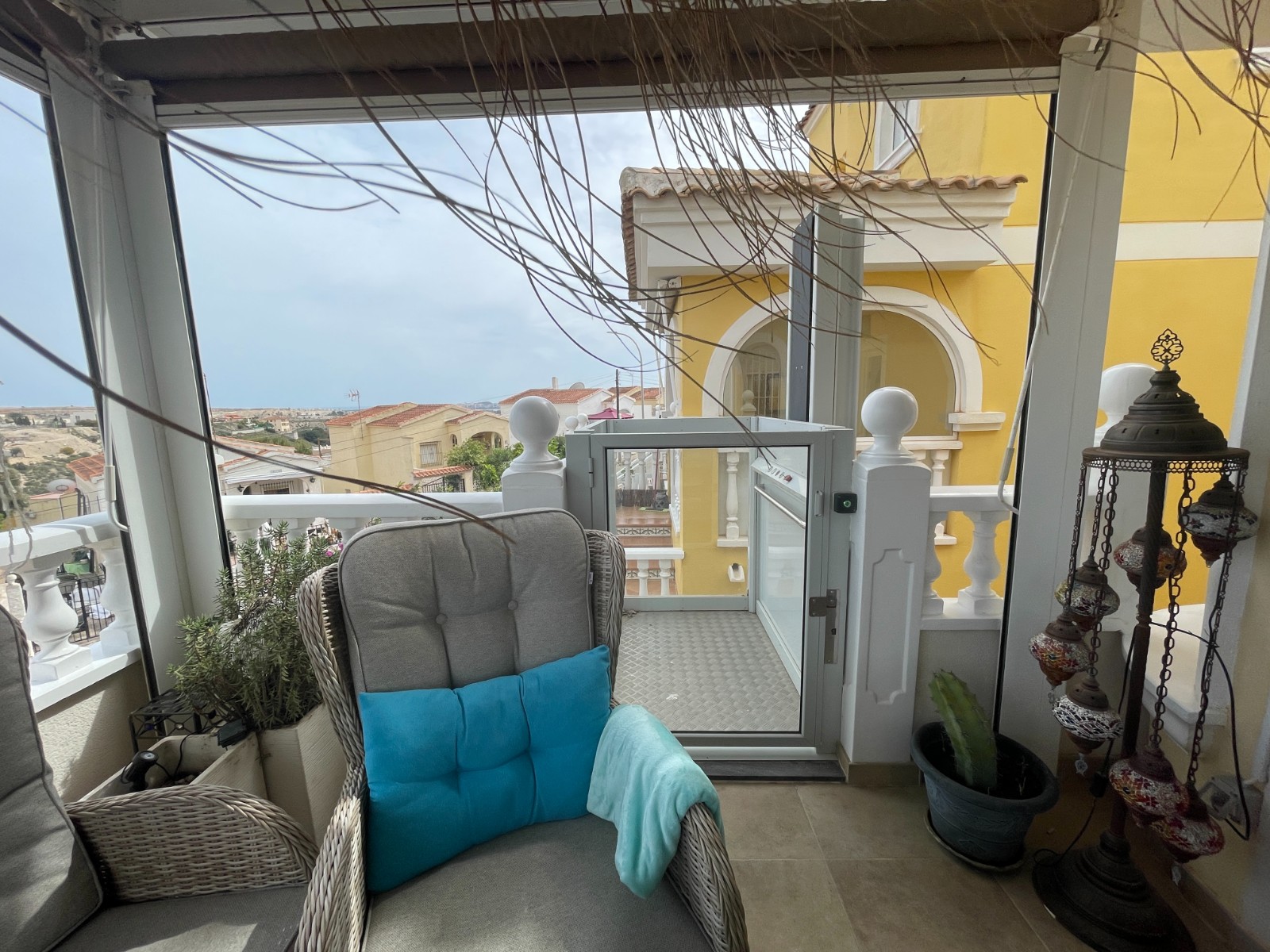 Pool area in villa for sale in San Fulgencio