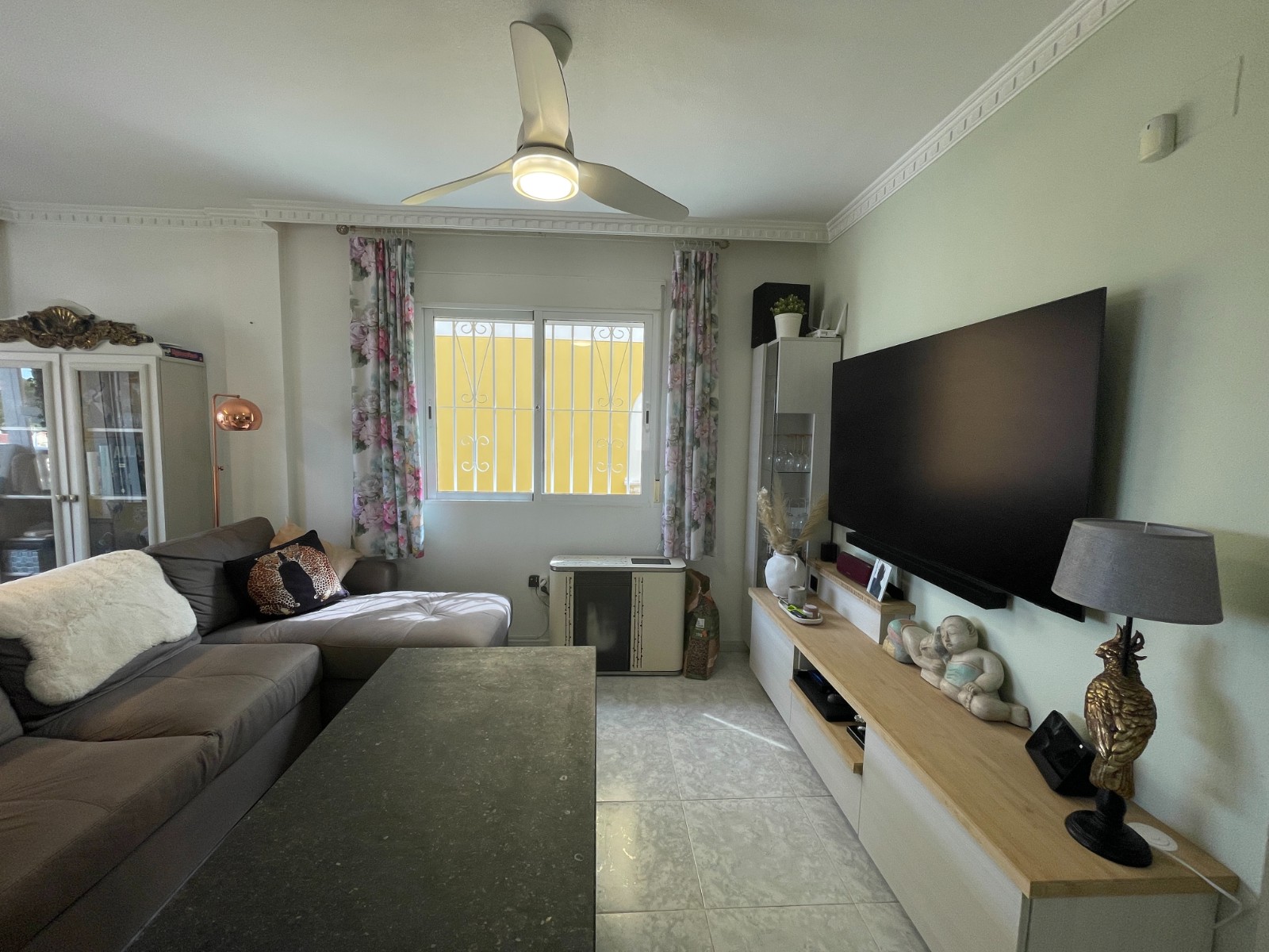 Living room in villa for sale in San Fulgencio