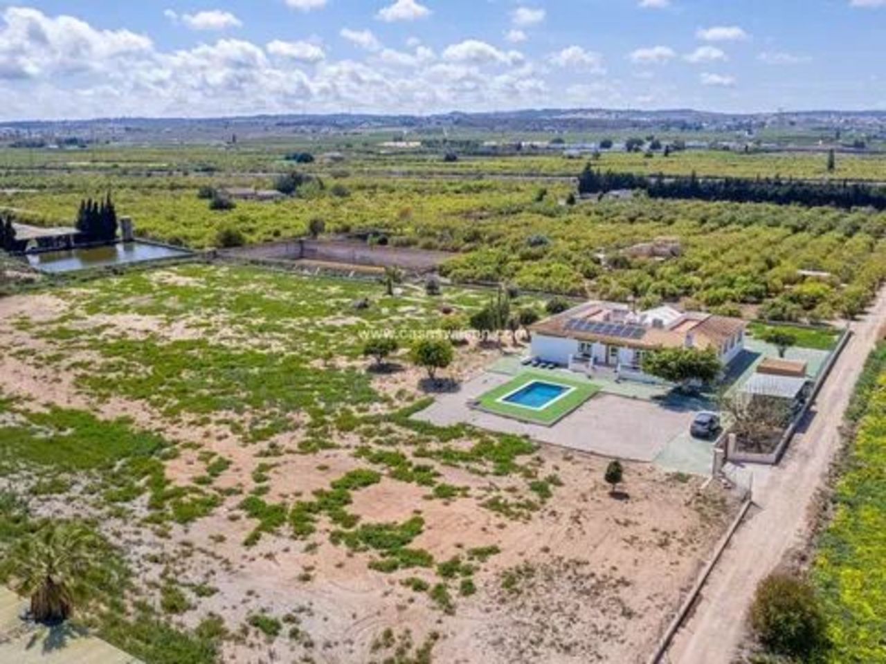 Exterior view in villa for sale in San Miguel de Salinas