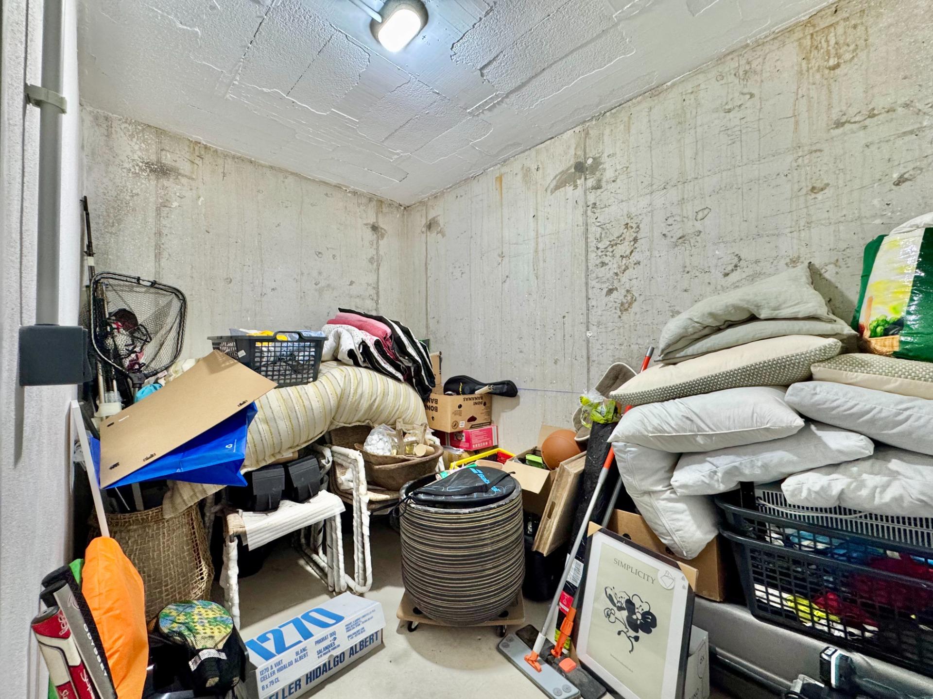 Bedroom in apartment for sale in Orihuela