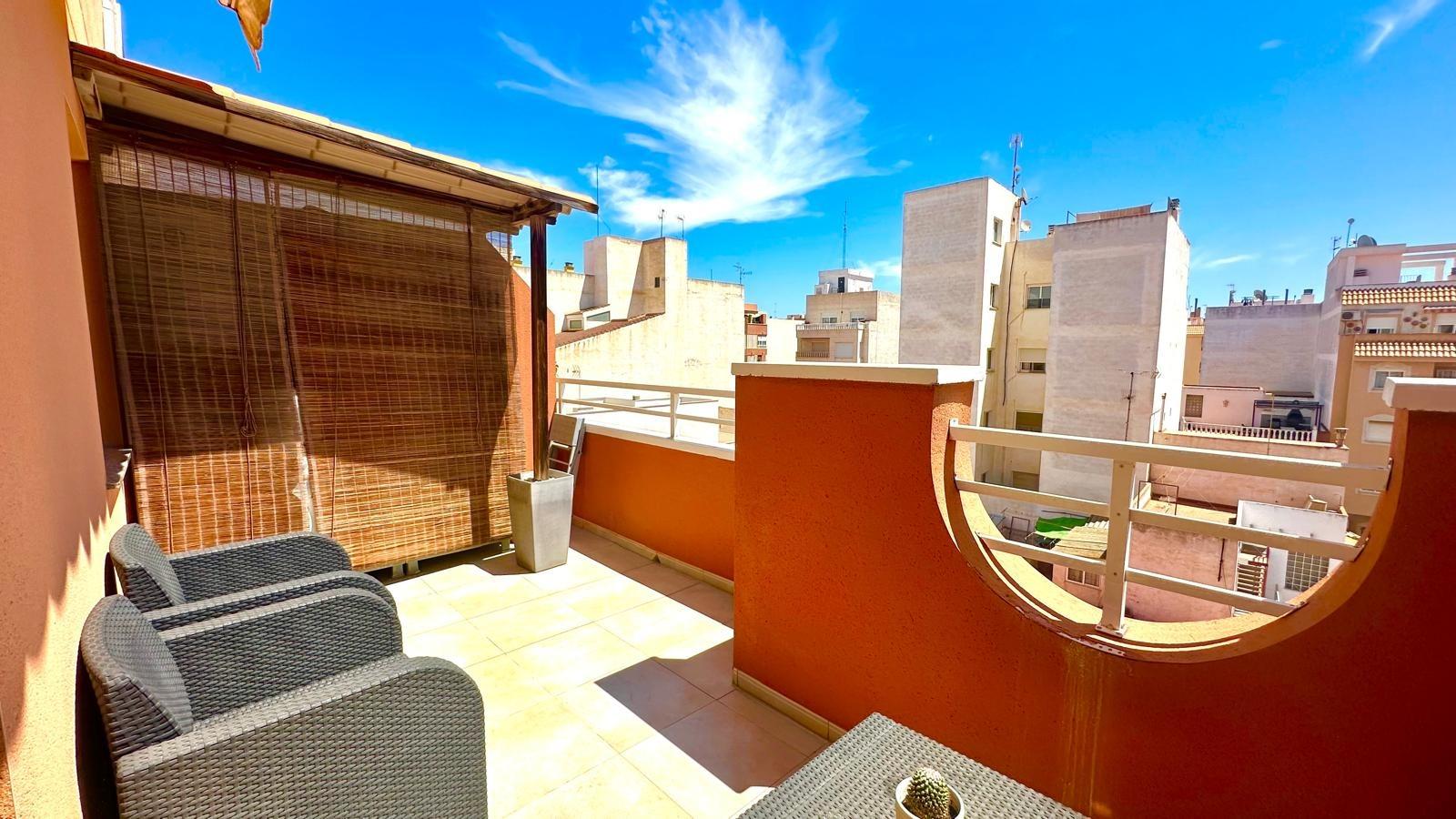 Penthouse med solarium, garage och terrass - 800 meter från stranden i Torrevieja