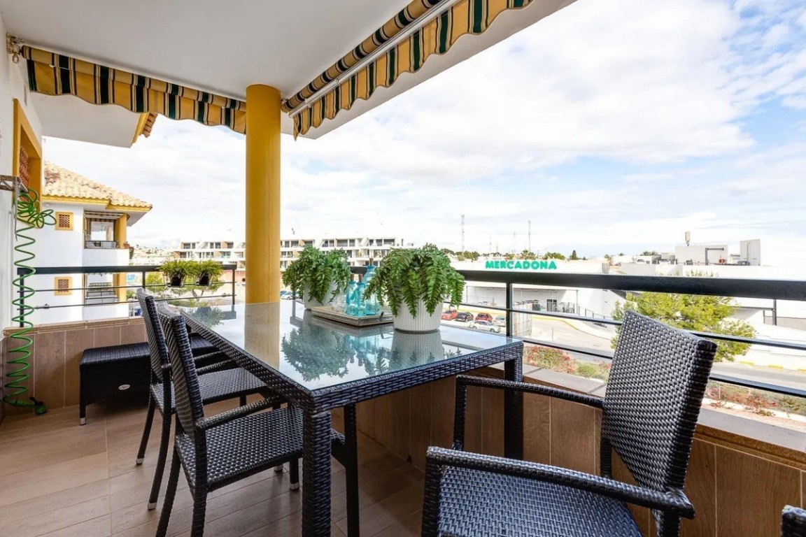 Master bedroom in penthouse for sale in Lomas De Campoamor