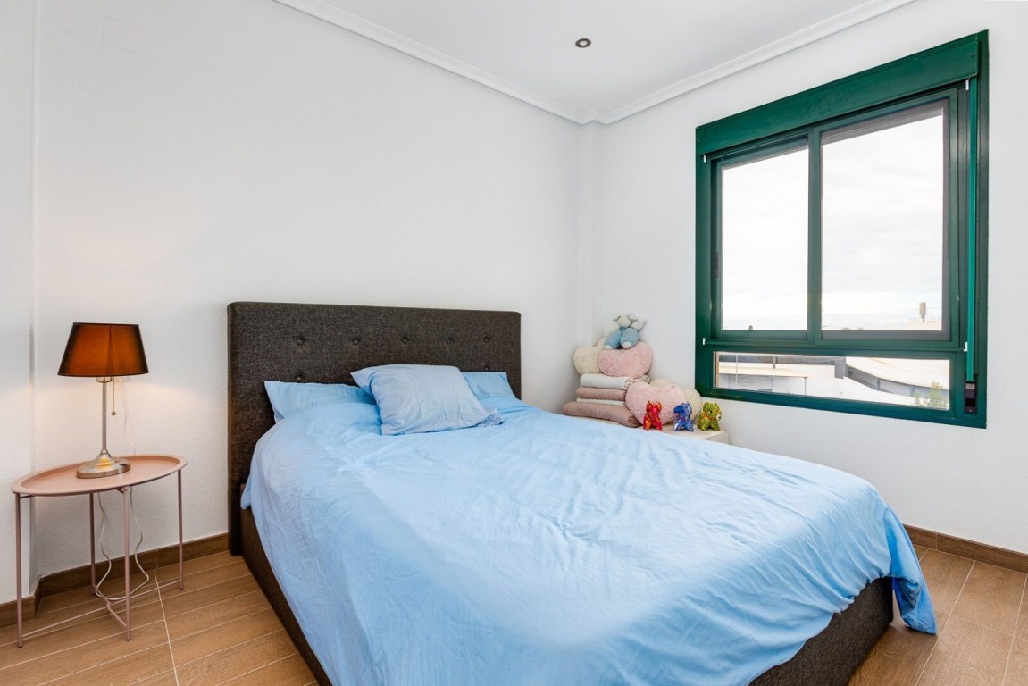 Bedroom in penthouse for sale in Lomas De Campoamor