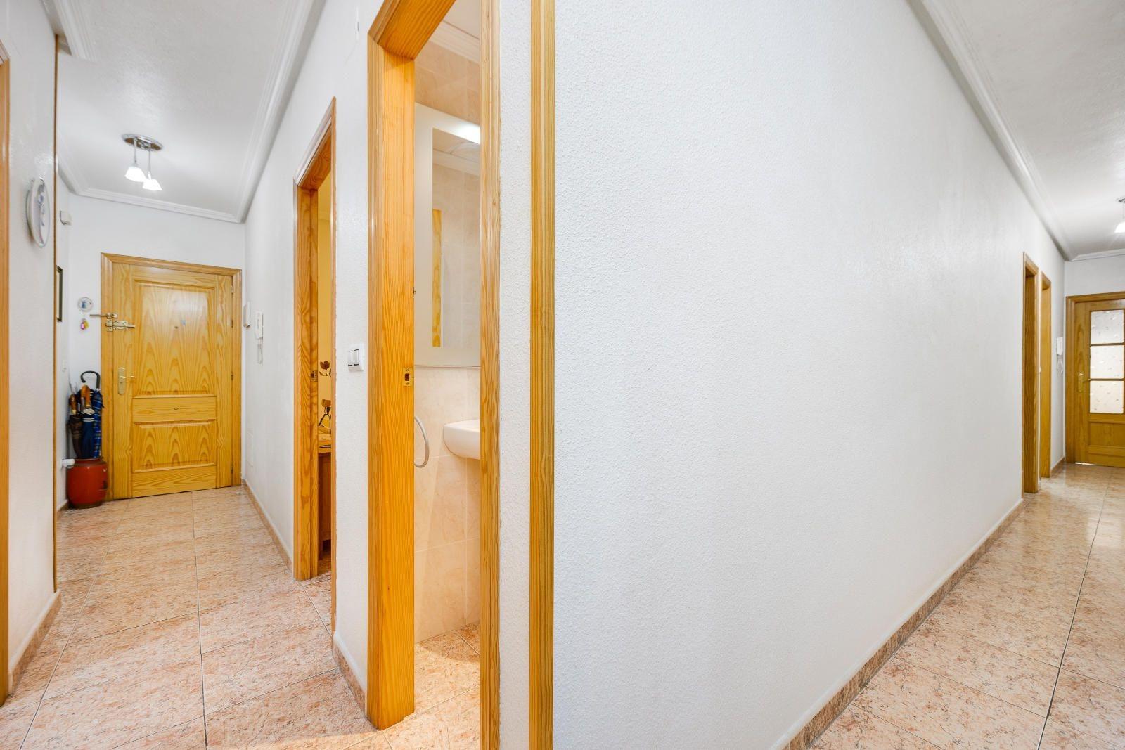 Bedroom in apartment for sale in Torrevieja