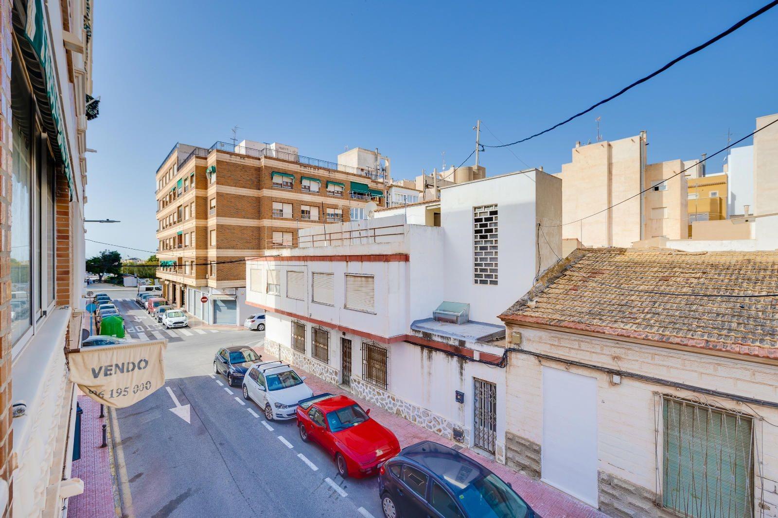 Bedroom in apartment for sale in Torrevieja