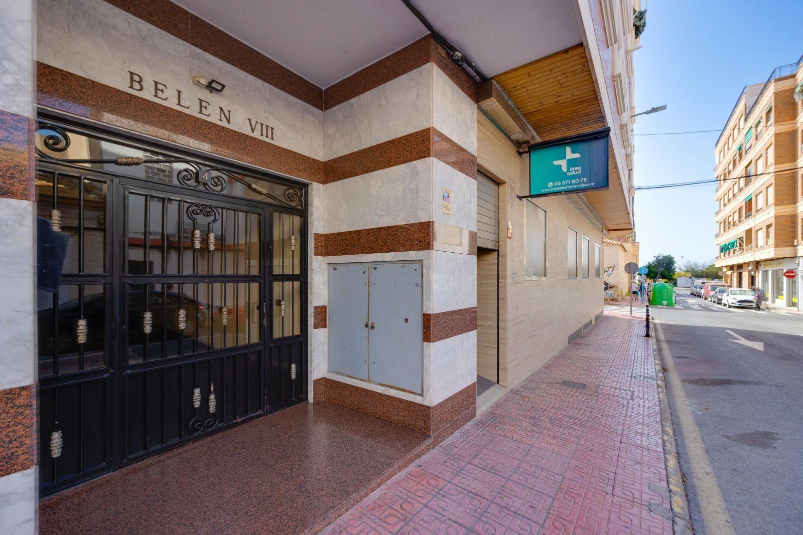 Bedroom in apartment for sale in Torrevieja