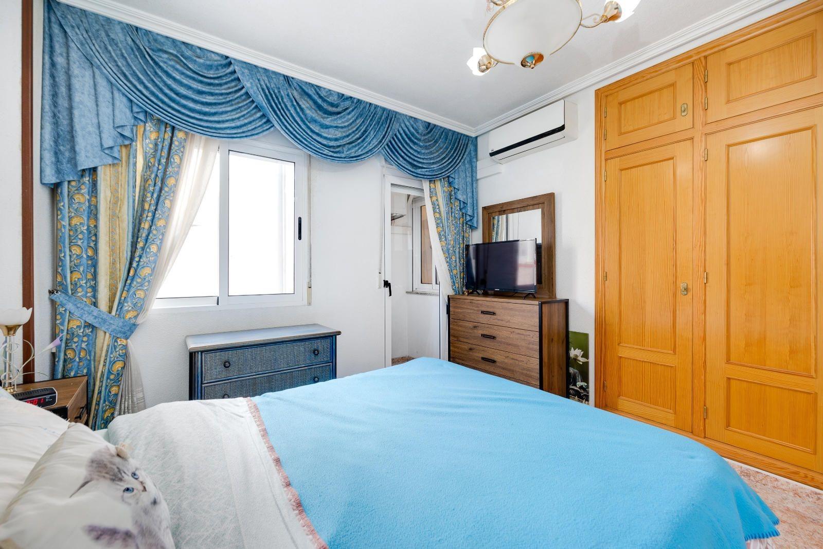 Bedroom in apartment for sale in Torrevieja
