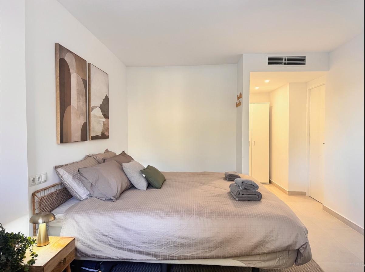 Bedroom in apartment for sale in Torrevieja