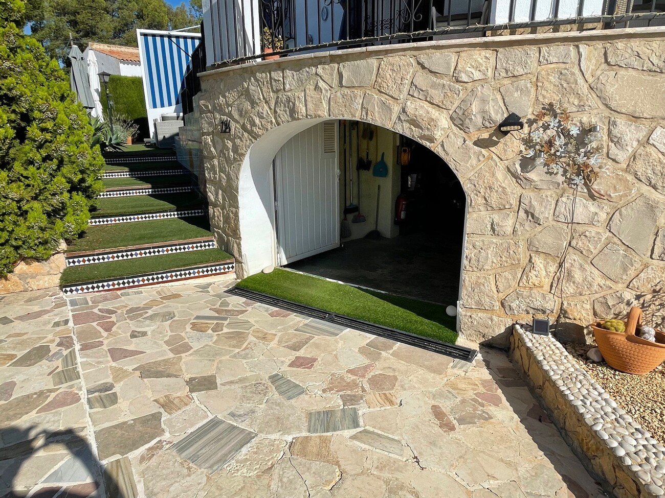 Master bedroom in villa for sale in Alfas del Pi
