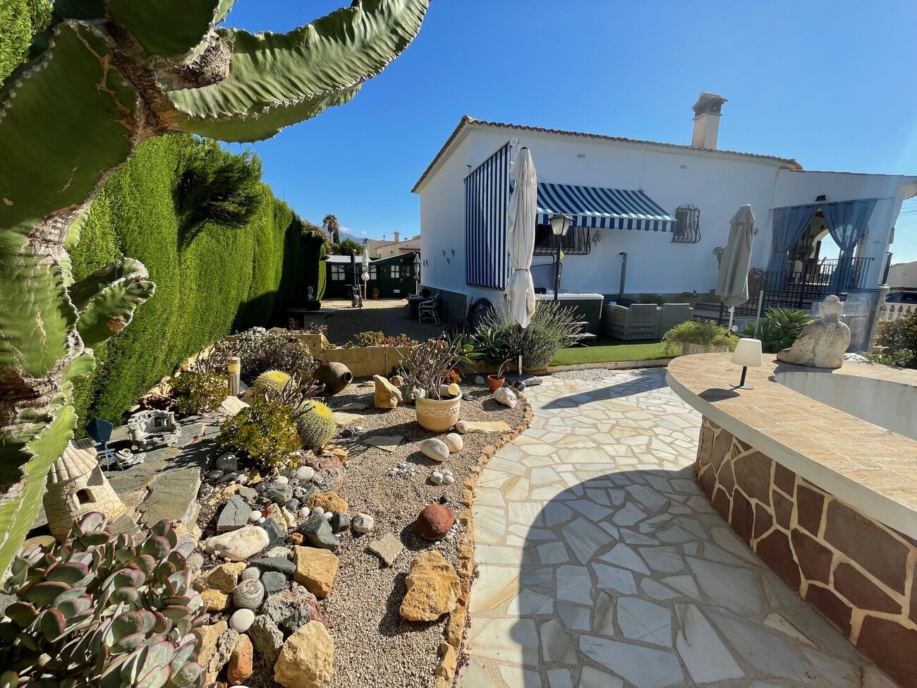 Dining area in villa for sale in Alfas del Pi