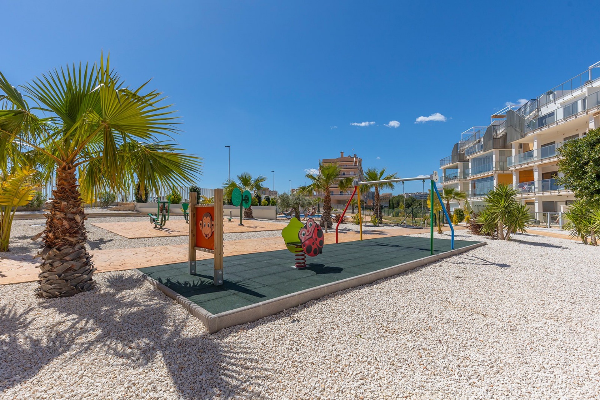 Garden in apartment for sale in Orihuela Costa