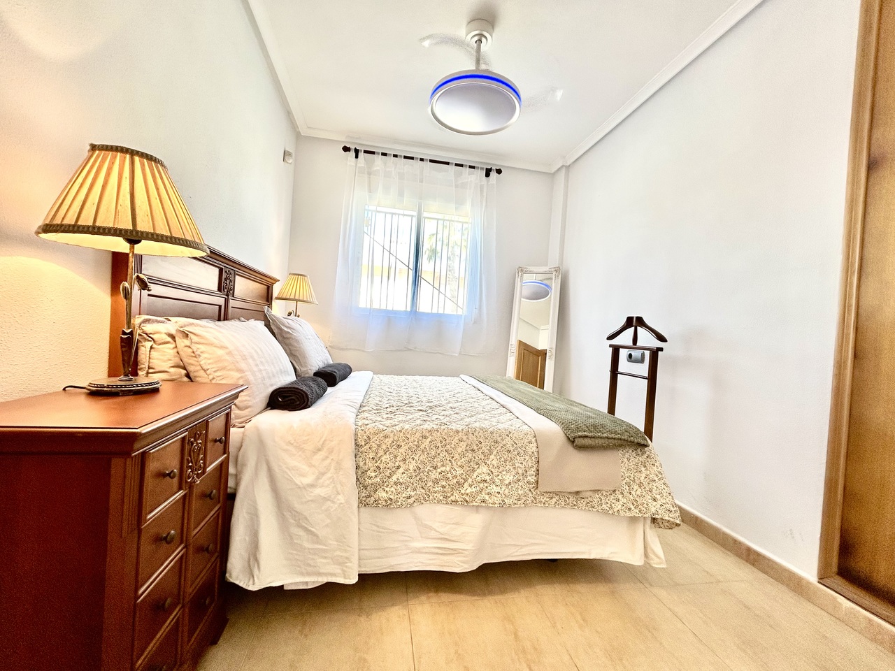 Bedroom in apartment for sale in Villamartin
