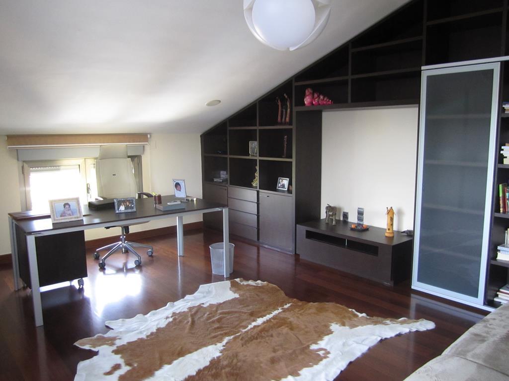 Pool area in villa for sale in Los Montesinos