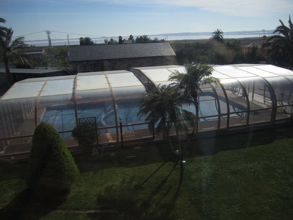 Master bedroom in villa for sale in Los Montesinos