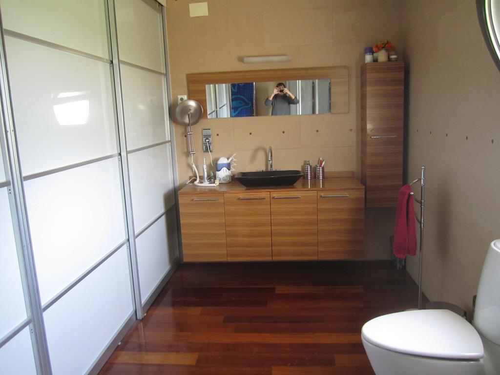 Bedroom in villa for sale in Los Montesinos