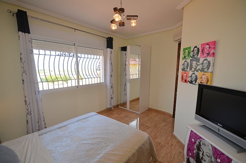Pool area in villa for sale in Campos del Río