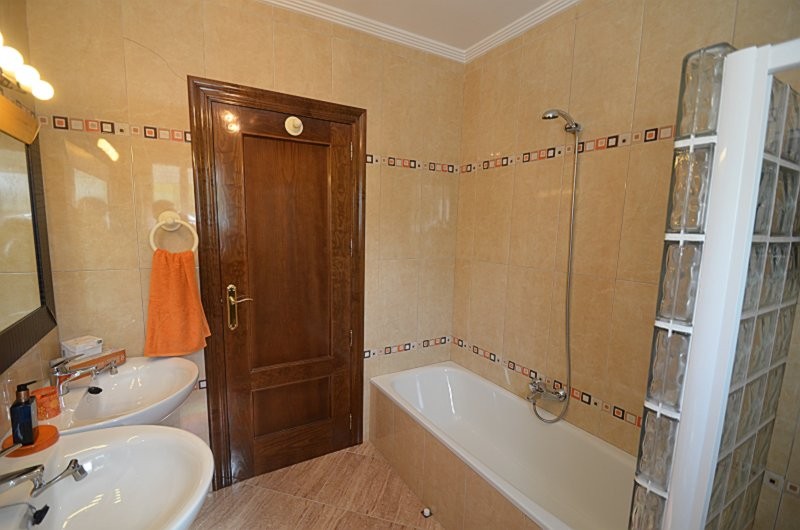 Bedroom in villa for sale in Campos del Río