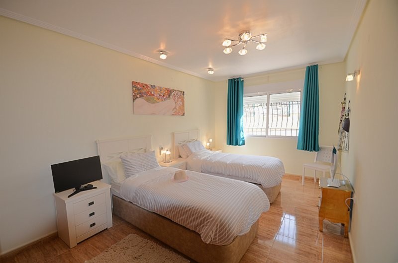 Master bedroom in villa for sale in Campos del Río