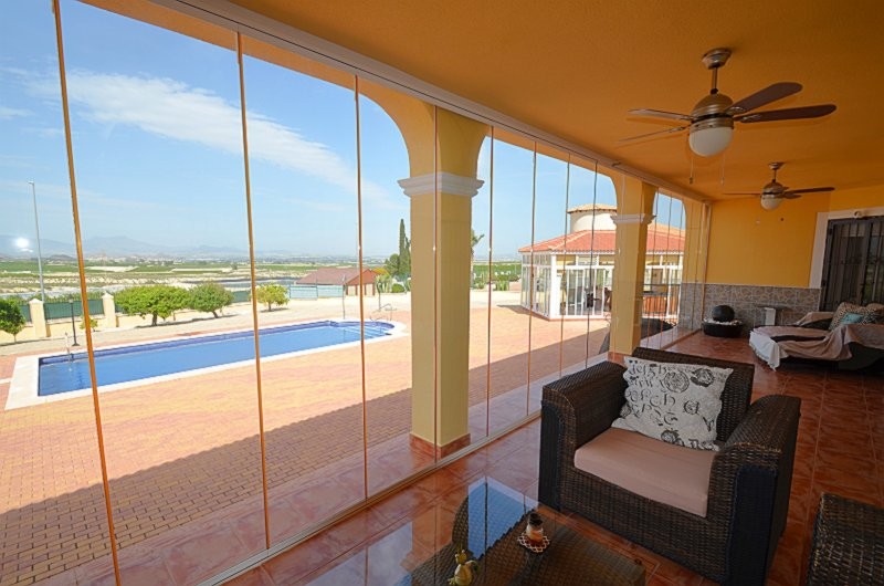 Garden in villa for sale in Campos del Río