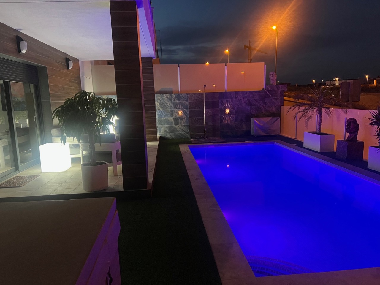 Master bedroom in villa for sale in Los Montesinos
