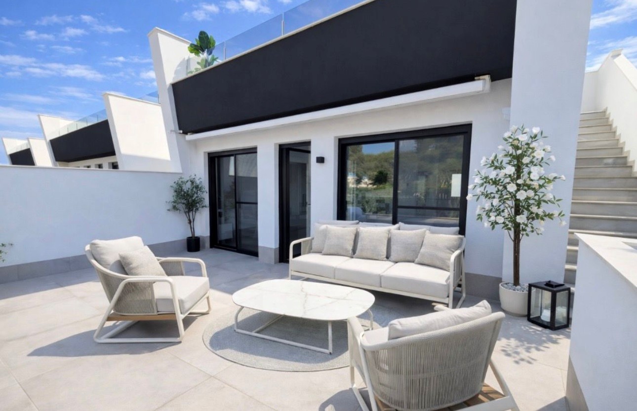 Villa Moderna de 3 Quartos com Piscina Aquecida e Garagem – 950m da Praia