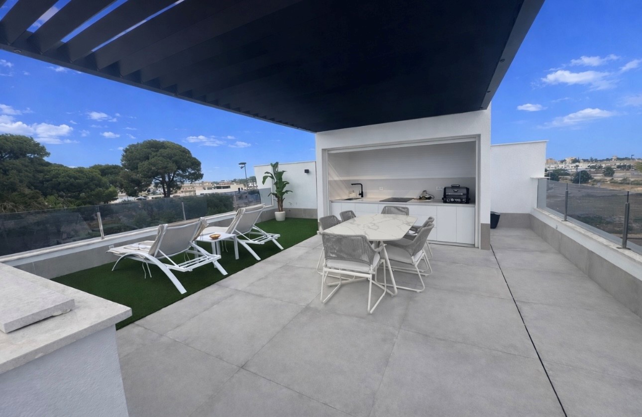 Villa Moderna de 3 Quartos com Piscina Aquecida e Garagem – 950m da Praia