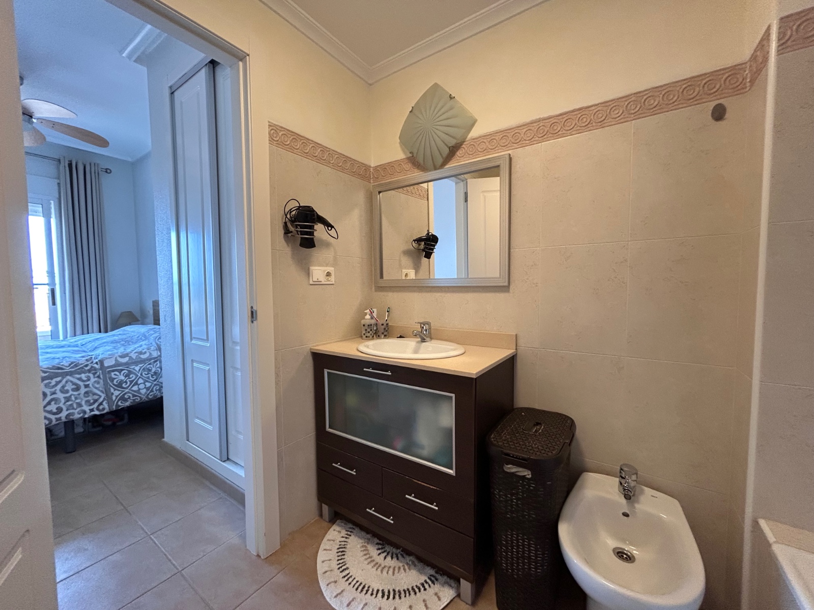 Bedroom in apartment for sale in Jacarilla