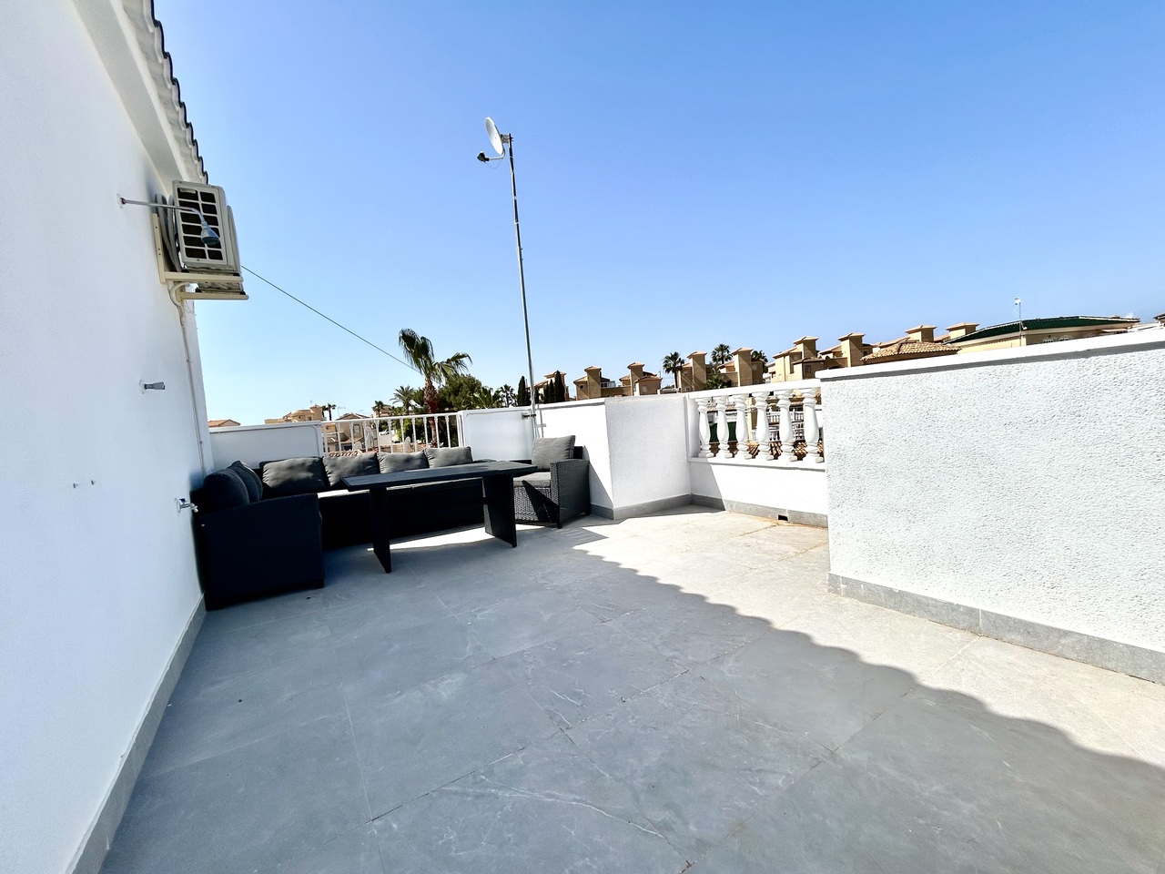 Dining area in villa for sale in Villamartin