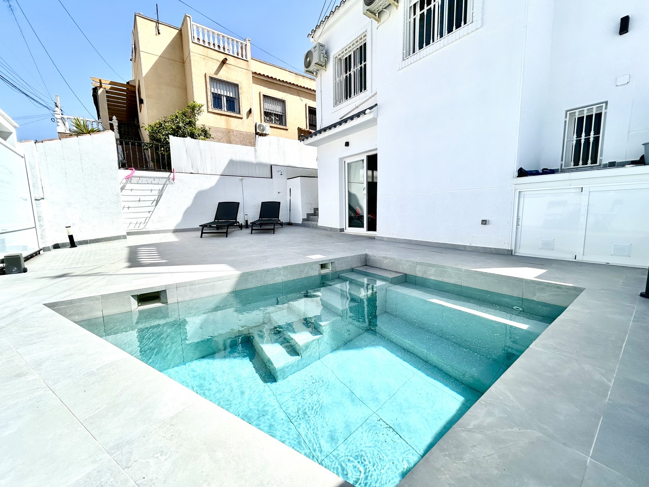 Garden in villa for sale in Villamartin