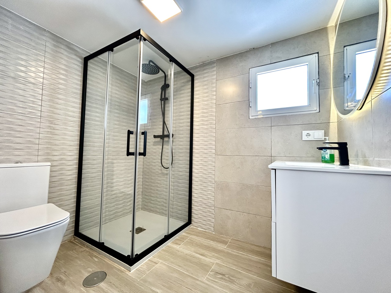Bedroom in villa for sale in Villamartin