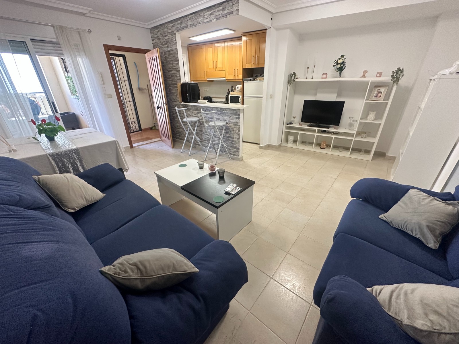 Bedroom in apartment for sale in Jacarilla