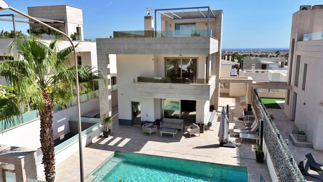 Villa Dettached ta’ 5 Stanza f’Villamartin – Vistas panoramiku tal‑Mediterran