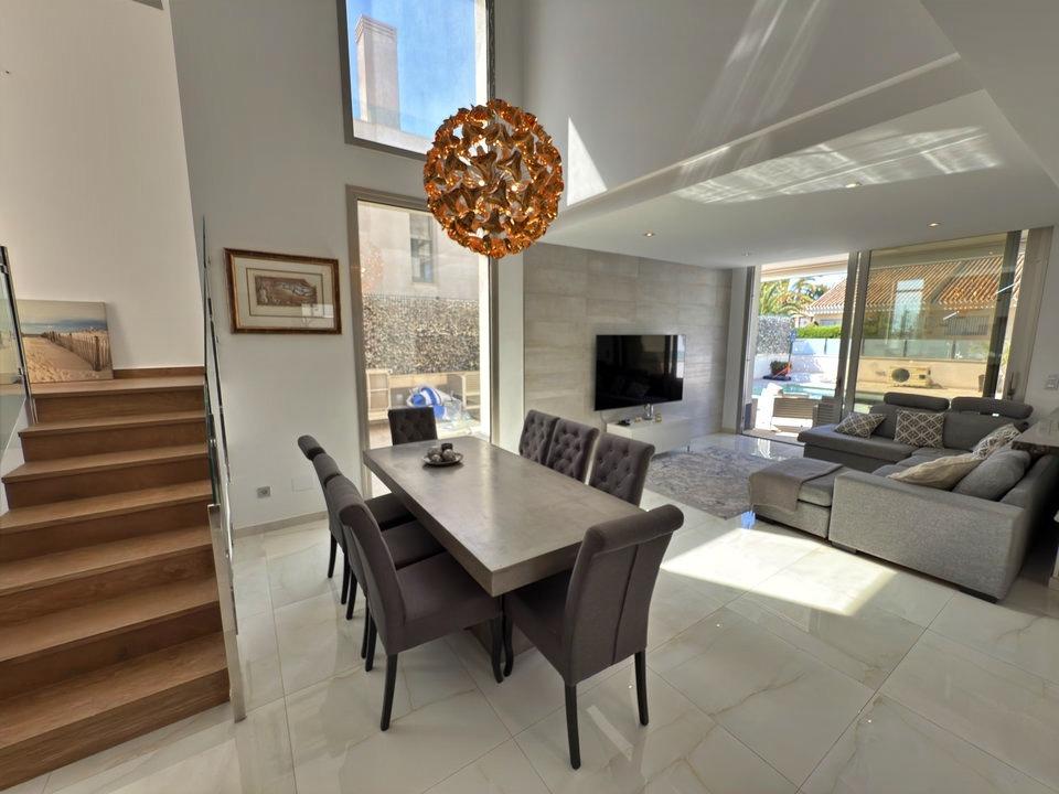 Terrace in villa for sale in Orihuela Costa