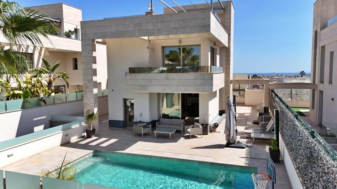 Villa Dettached ta’ 5 Stanza f’Villamartin – Vistas panoramiku tal‑Mediterran
