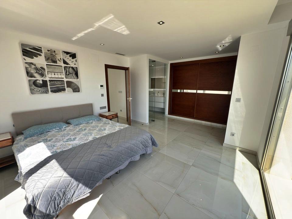 Garden in villa for sale in Orihuela Costa