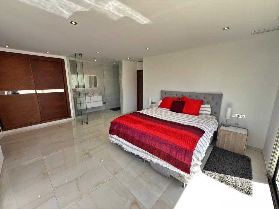 Bedroom in villa for sale in Orihuela Costa