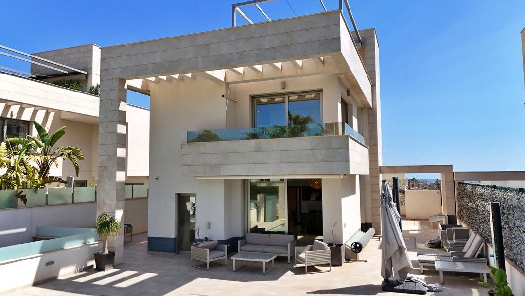 Villa Dettached ta’ 5 Stanza f’Villamartin – Vistas panoramiku tal‑Mediterran