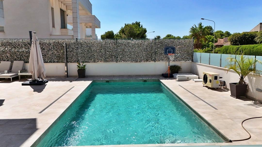 Villa Dettached ta’ 5 Stanza f’Villamartin – Vistas panoramiku tal‑Mediterran