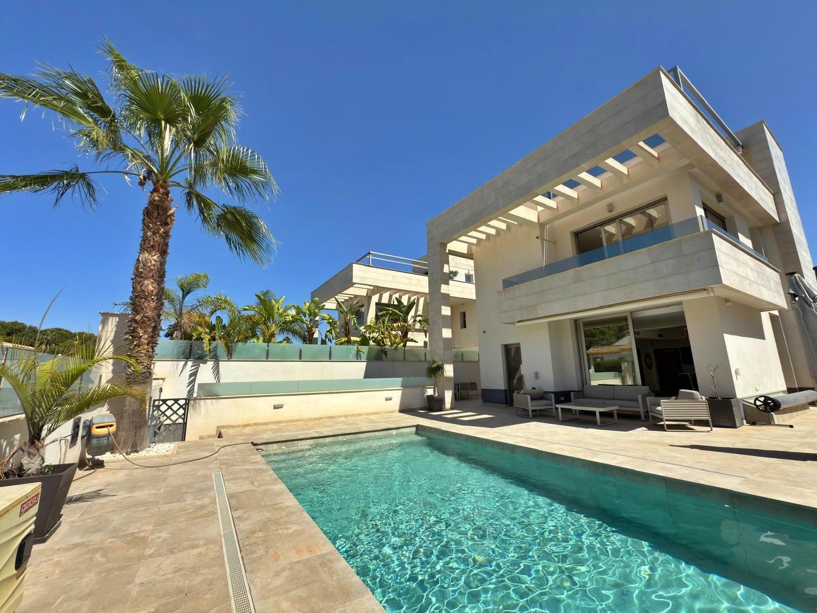 Bathroom in villa for sale in Orihuela Costa
