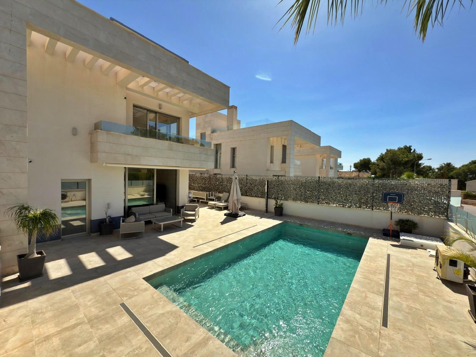 Dining area in villa for sale in Orihuela Costa