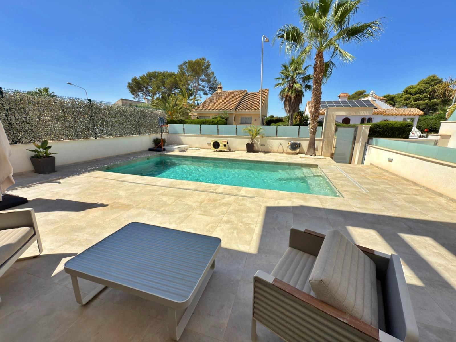 Bedroom in villa for sale in Orihuela Costa